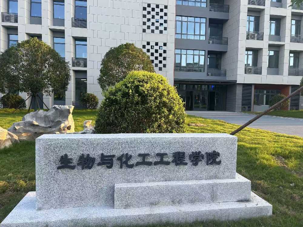 滴道区扬州职业大学体育场高杆灯项目